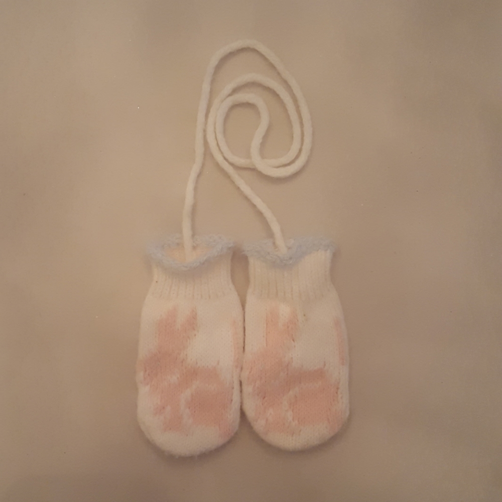 Vintage 70s Knitted Bunny Mittens Pink & Blue